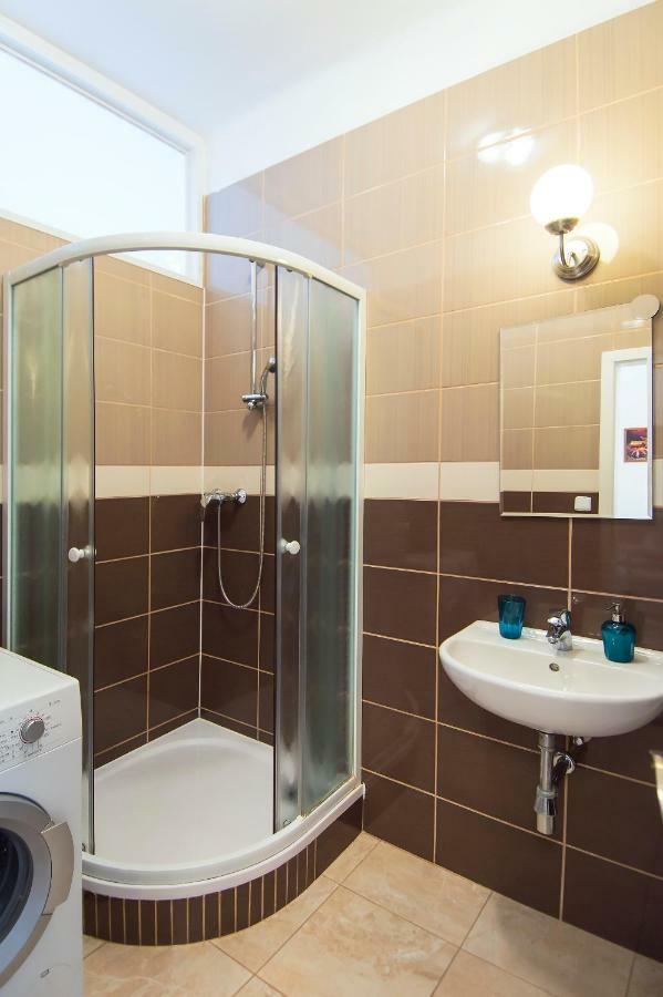 Modern Navratilova Ii Apartment